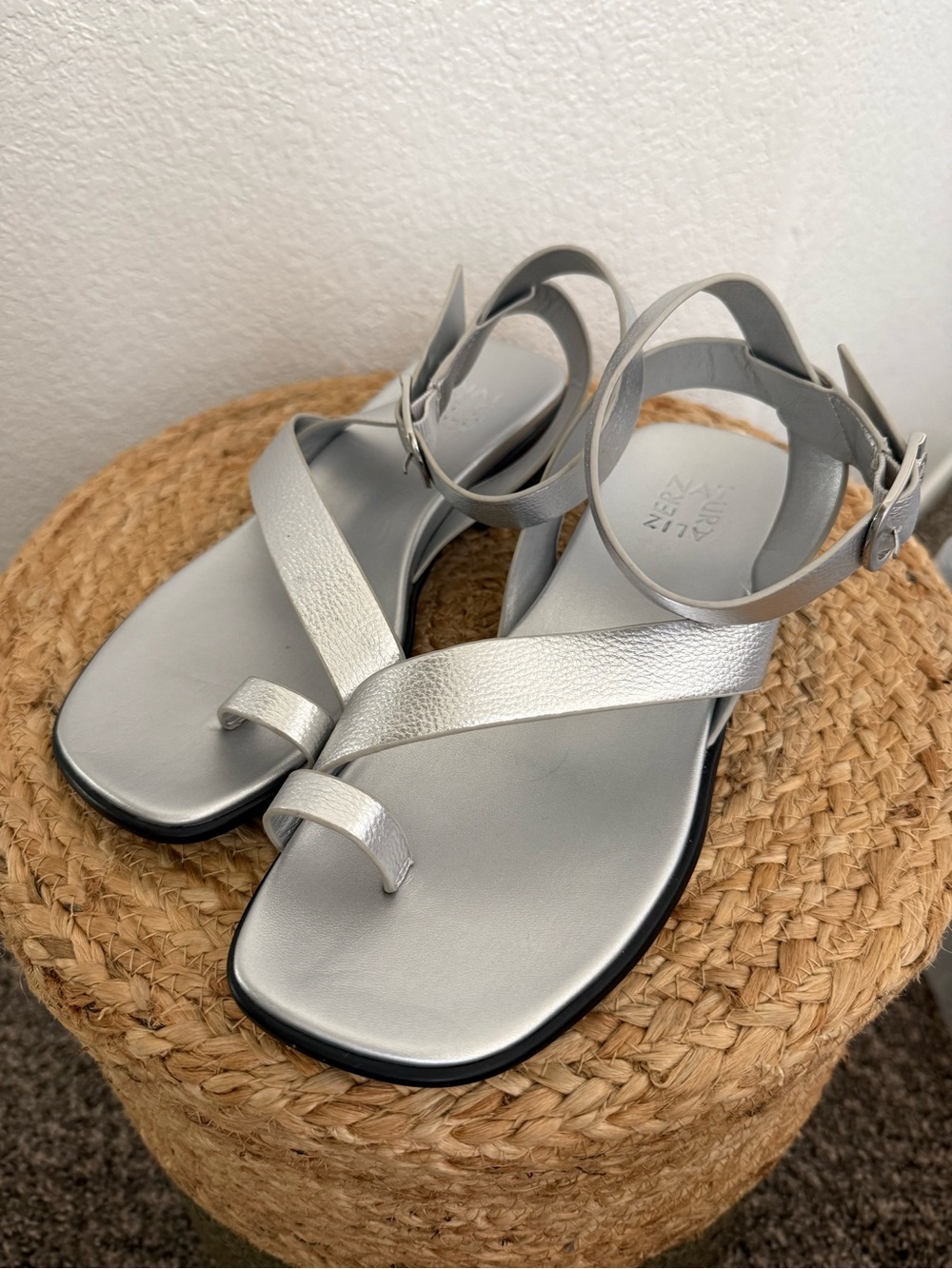 Naturalizer Metallic Silver Toe-Loop Ankle Strap Sandals 9M